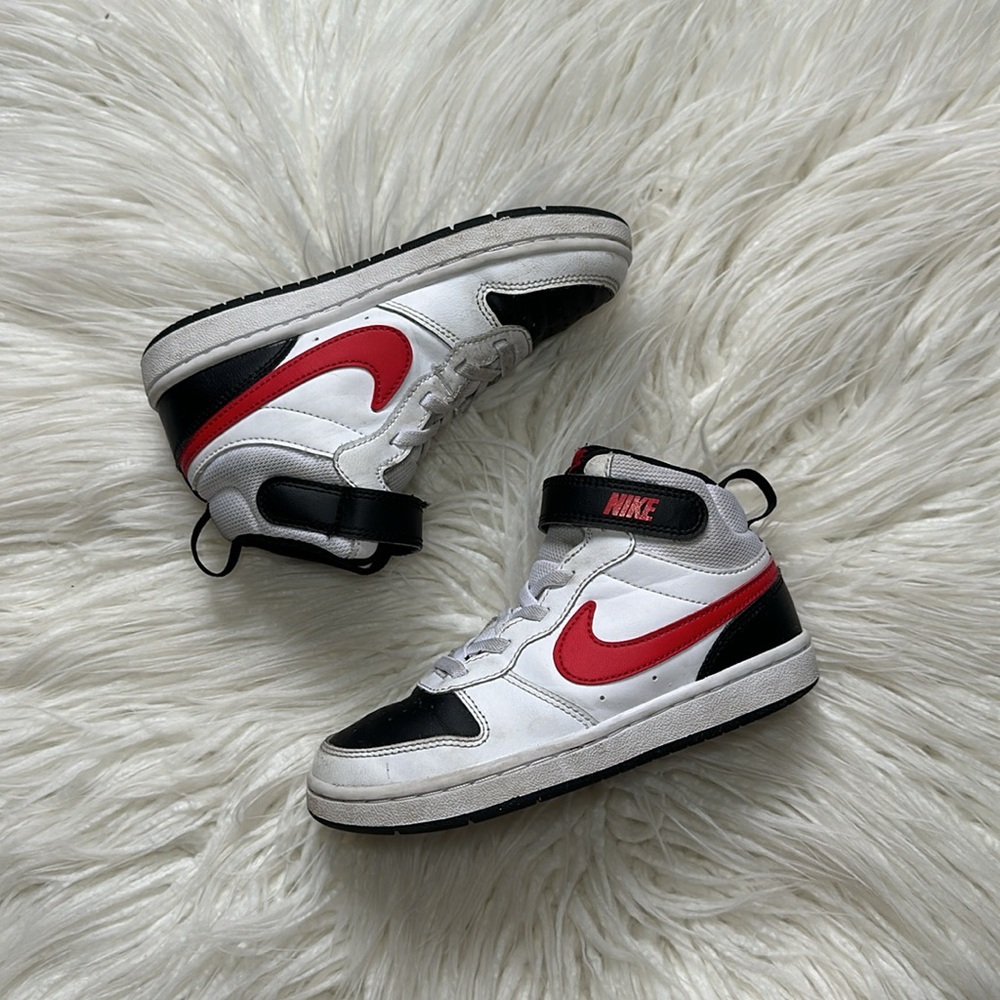 Nike • High top Court Borough Mid 2 (GS) youth • Black, White and Red